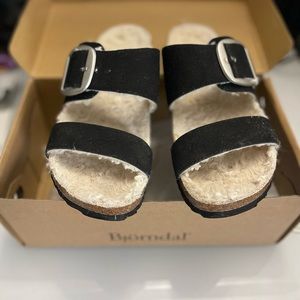 Women’s fuzzy lined slides
